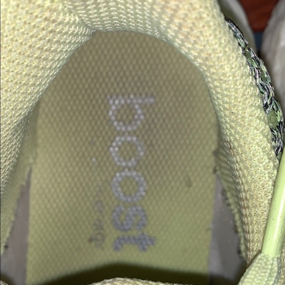 Adidas 3 stripes green woman's size 8 used. - Picture 12 of 13